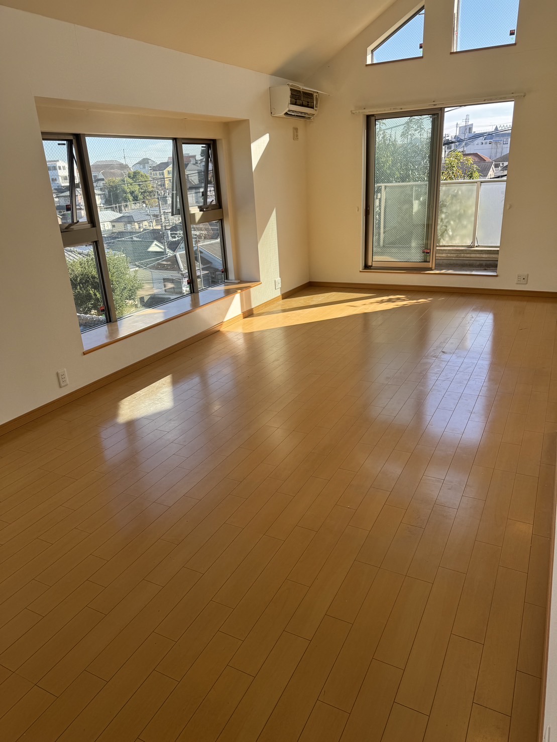 整理後の室内。家財を搬出し明るく片付いた部屋の様子
